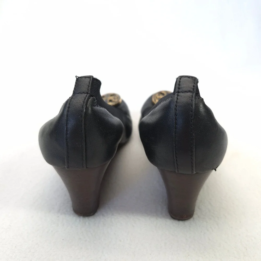 Tory Burch Sally Wedge Black Leather Gold Logo Medallion Pumps Heels 8.5